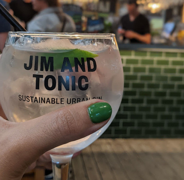 ג'ין &amp; טוניק בלונדון