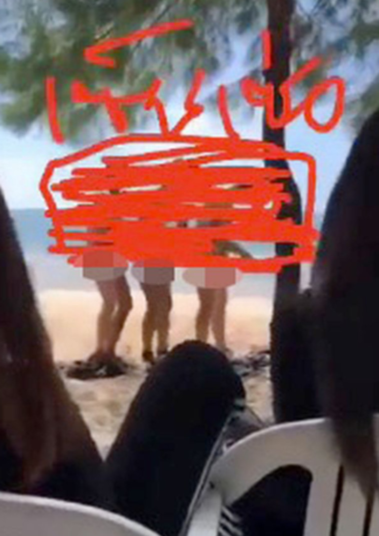 רקדו בעירום מול הסטודנטיות