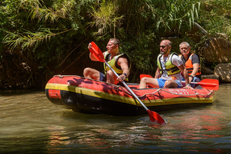 שר התיירות רזבוזוב בכפר בלום