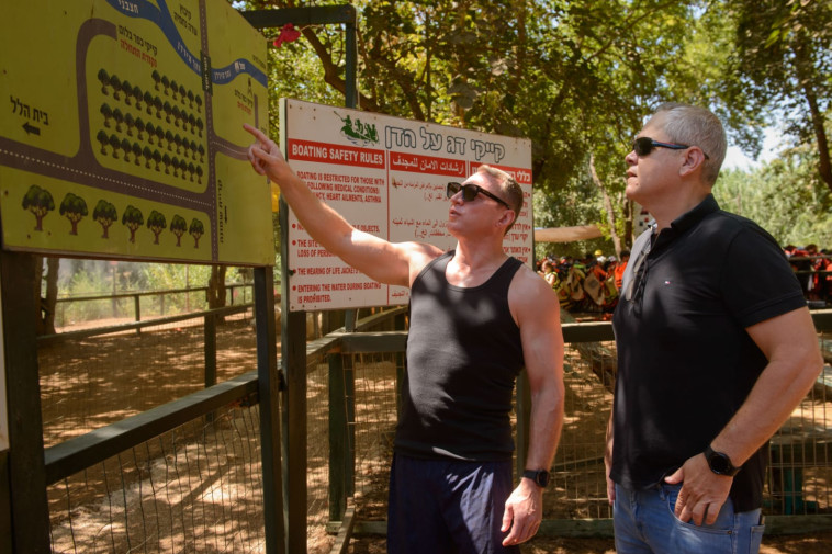 שר התיירות רזבוזוב בכפר בלום