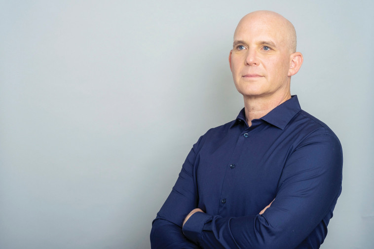 ד''ר רוני צבר, מייסד ומנהל רפואי, צבר רפואה