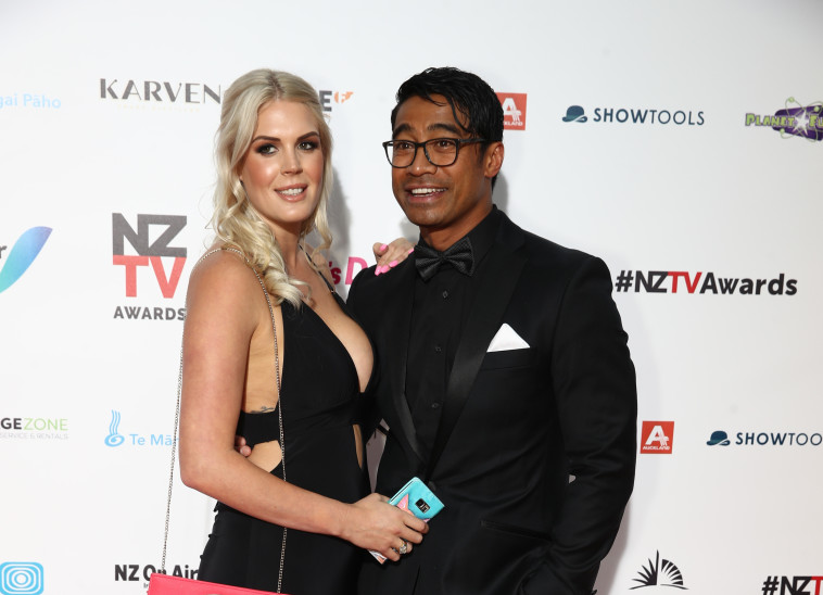 פואה מגאסיבה לצד אשתו בשנת 2017