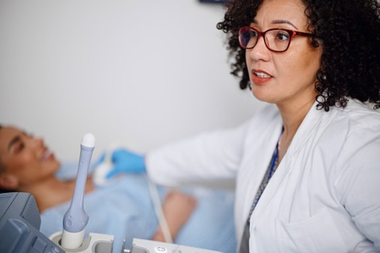 כיום ישנן בדיקות אשר מסייעות לחזות באופן מדויק על פי ניתוח מולקולרי של הגידול מי מבין הנשים שמאובחנת עם סרטן שד אינה זקוקה לטיפול כימותרפ