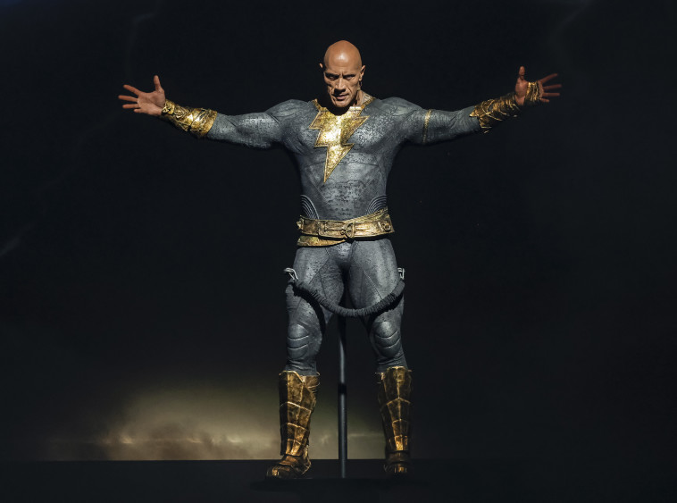 דווין ג'ונסון בתור בלאק אדם 