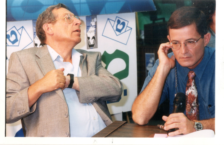 בחירות 92 מנשה רז עם גנדי 