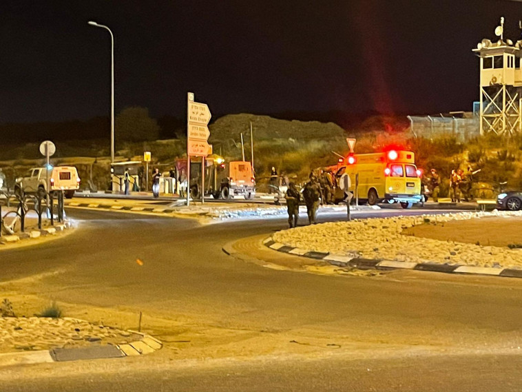 זירת ניסיון פיגוע הדקירה בצומת תפוח