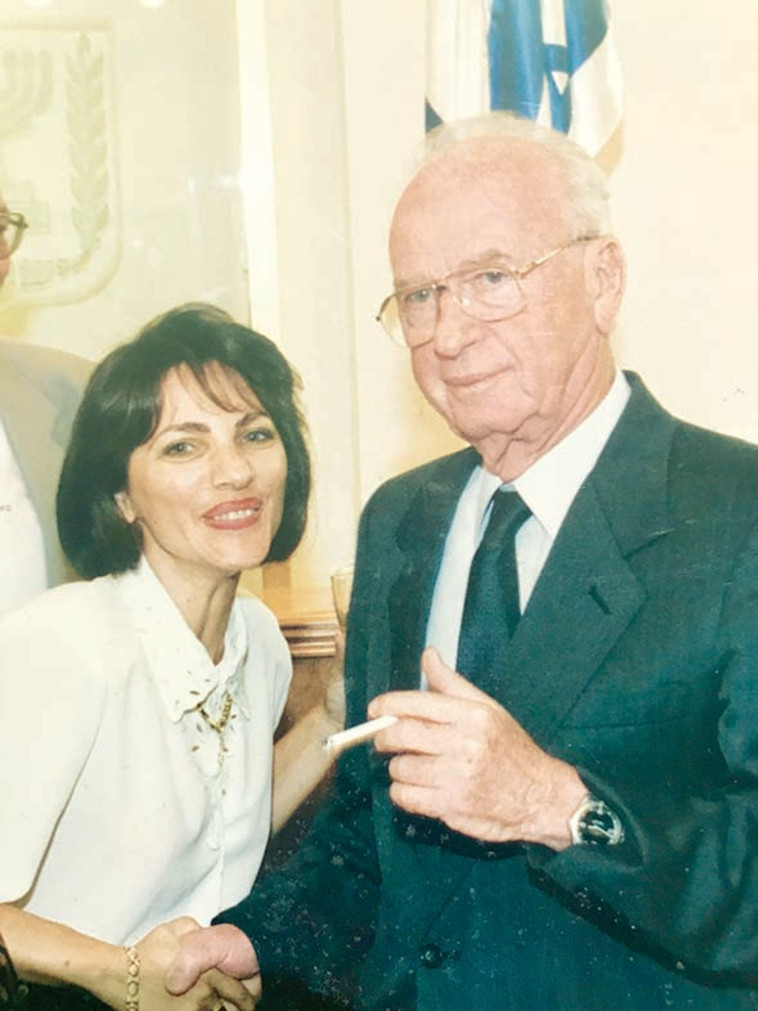 יונה ברטל עם יצחק רבין בלשכת ראש הממשלה (צילום: פרטי)