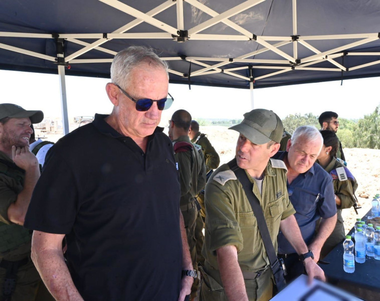 בני גנץ באוגדת עזה