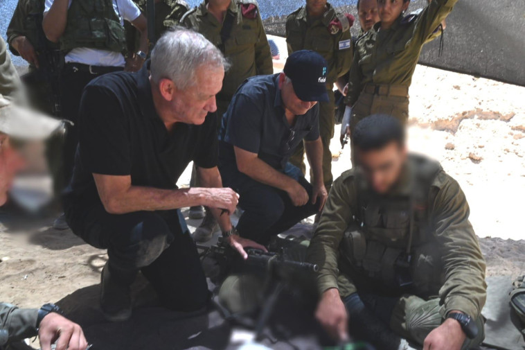 בני גנץ בסיור באוגדת עזה