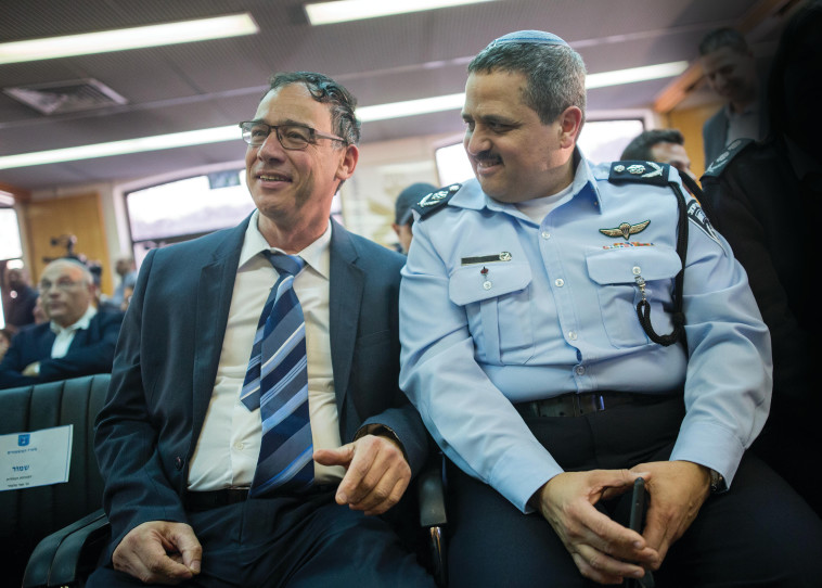 מפכ''ל המשטרה לשעבר רוני אלשיך ופרקליט המדינה לשעבר שי ניצן