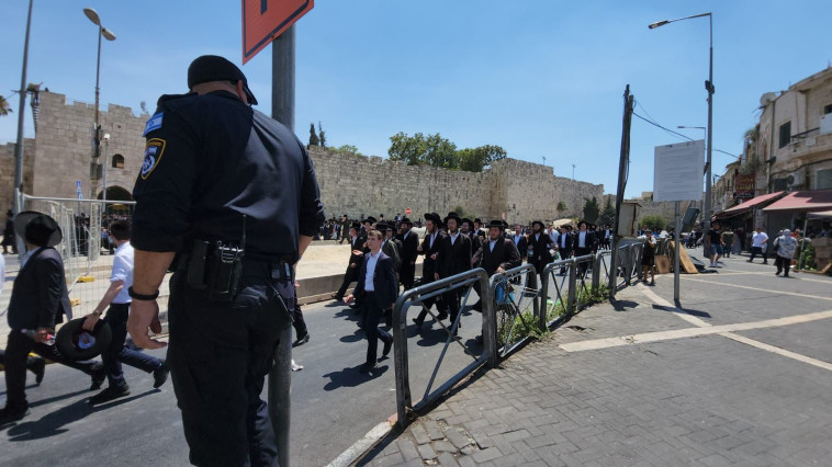 מסע הלווית הרב וייס זצ''ל