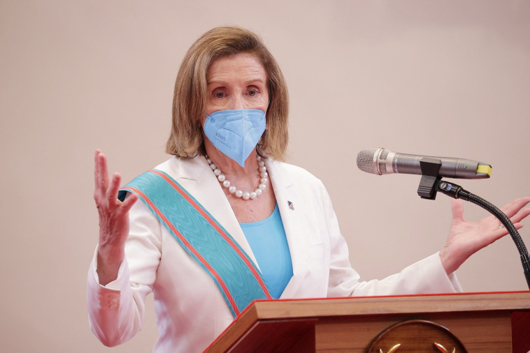 ננסי פלוסי בטייוואן 