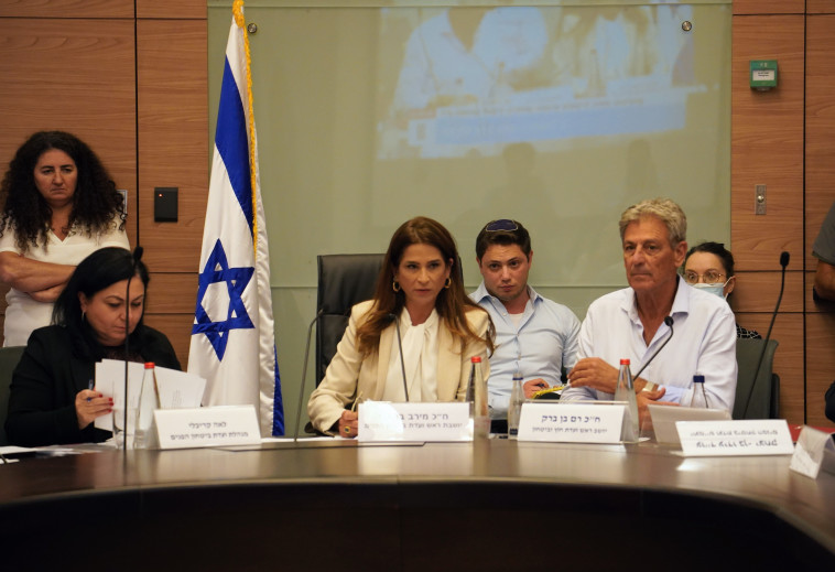 הדיון של ועדות הכנסת על פרשת הסרסור ואונס הסוהרות בכלא גלבוע