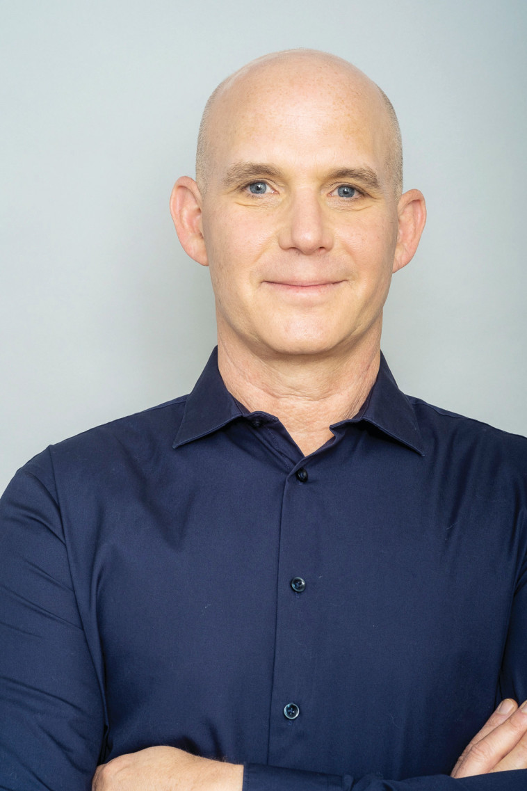 ד''ר רוני צבר, המייסד והמנהל הרפואי של צבר רפואה &ndash; בית חולים בבית