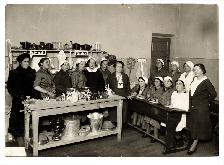 קורס לבישול כשר צמחוני, וילנה 1938 (צילום: מכון יבו לחקר היהדות)