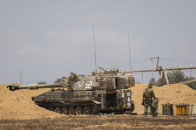 כוחות צה''ל ברצועת עזה, מבצע ''עלות השחר'' (צילום: Yonatan Sindel/Flash90)