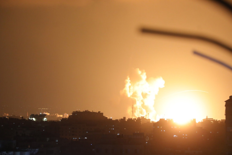 תקיפת צה''ל ברצועת עזה במהלך מבצע ''עלות השחר'' (צילום: מג'די פתחי/TPS)