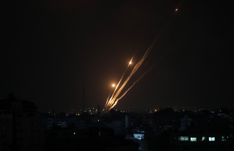 ירי רקטות מרצועת עזה במהלך מבצע ''עלות השחר'' (צילום: מג'די פתחי/TPS)