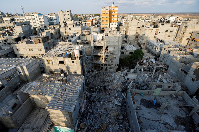 זירת החיסול של חאלד מנצור (צילום: REUTERS/Ibraheem Abu Mustafa)