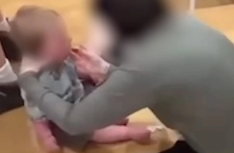 הזוג נעצר אך שוחרר לאחר מספר שעות והפעוט הועבר לרשותם