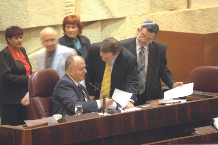 דן תיכון בכנסת