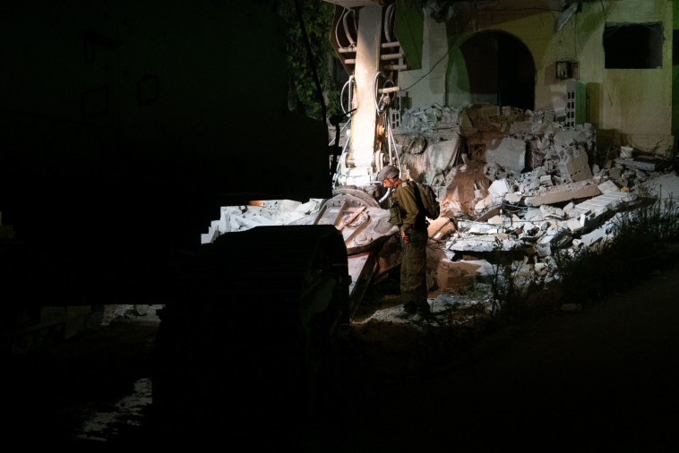 הריסת בתי המחבלים שביצעו את הפיגוע באלעד (צילום: דובר צה''ל)