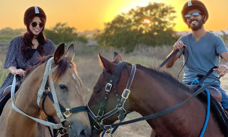 רכיבה זוגית על סוסים