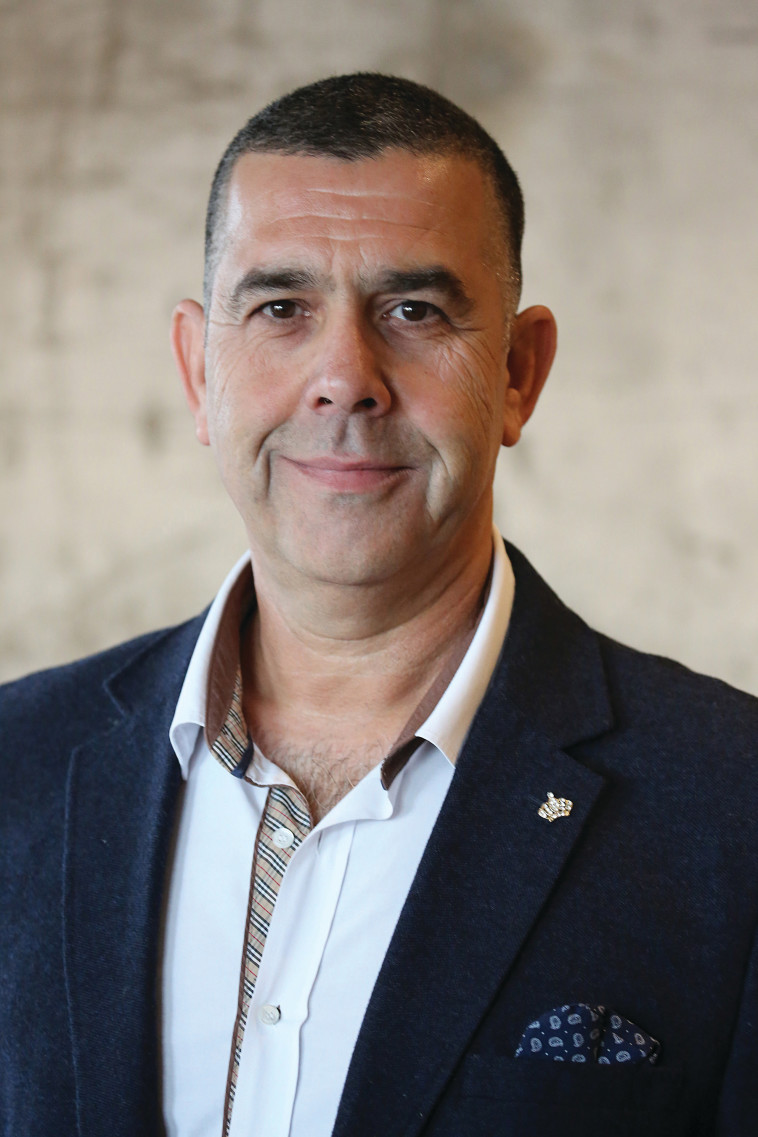 אבי ברסטט, מנכ''ל ובעלי חברת ''הולנדיה''