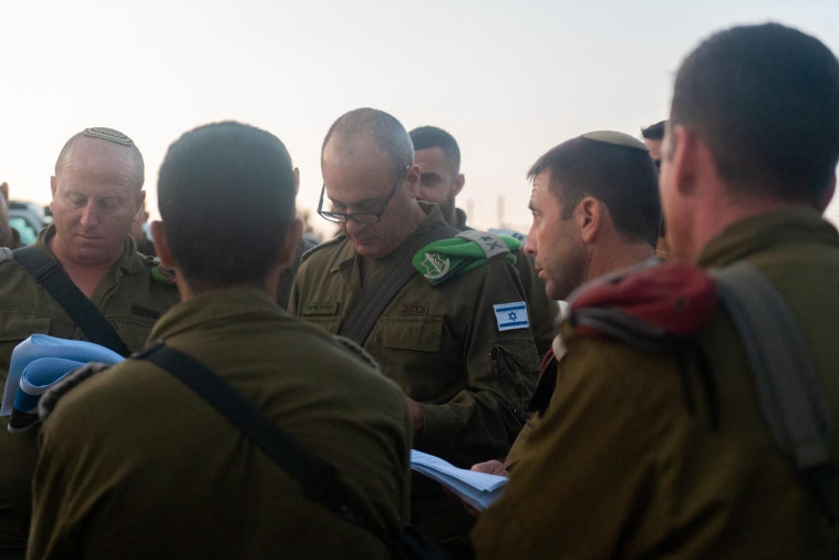 מפקד פיקוד המרכז בזירת אירוע הירי בשגגה