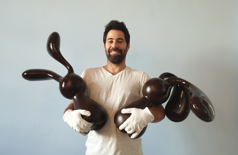 המעצב התעשייתי והאמן דור כרמון