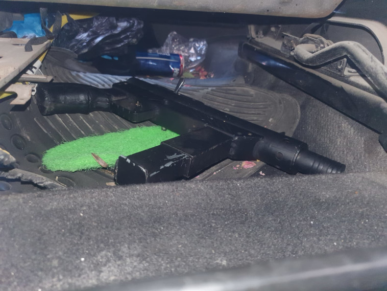 הנשק שנתפס ברכבן של הפלסטיניות במעבר אליהו