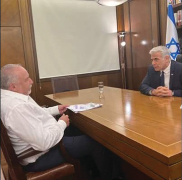 יאיר לפיד, אביגדור ליברמן