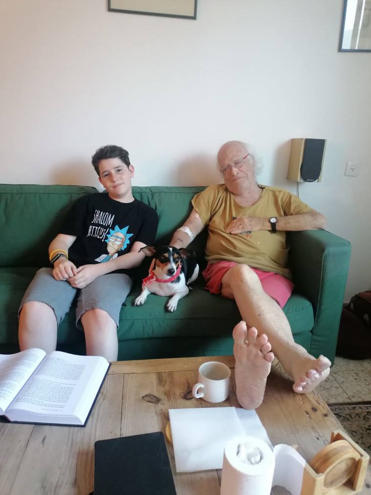 נחמי דרימר עם הילד המגלם אותו