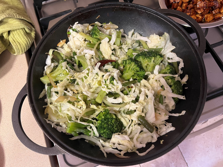 כרובית, ברוקולי וכרוב מוקפצים