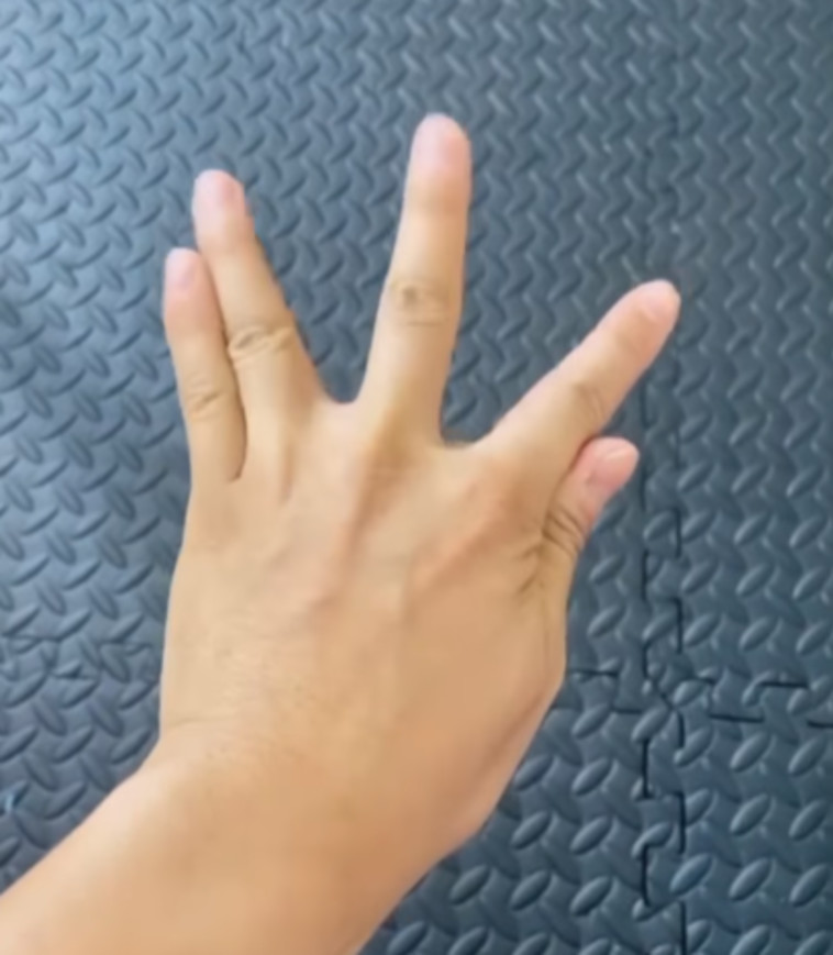 אתגר ידיים - ממש לא פשוט כמו שזה נראה