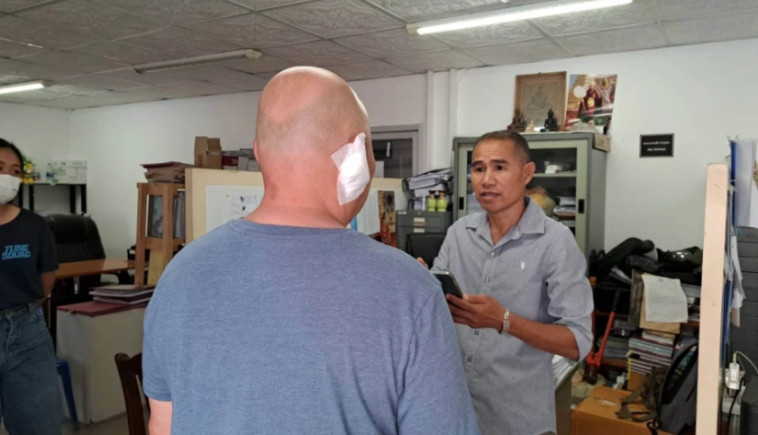 הגבר המותקף, הכחיש כל קשר לצעירה