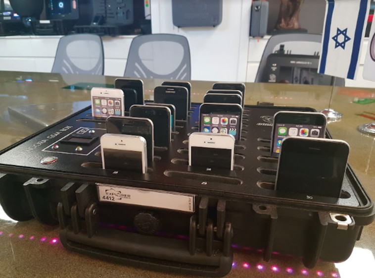 מזוודת רעש לבן