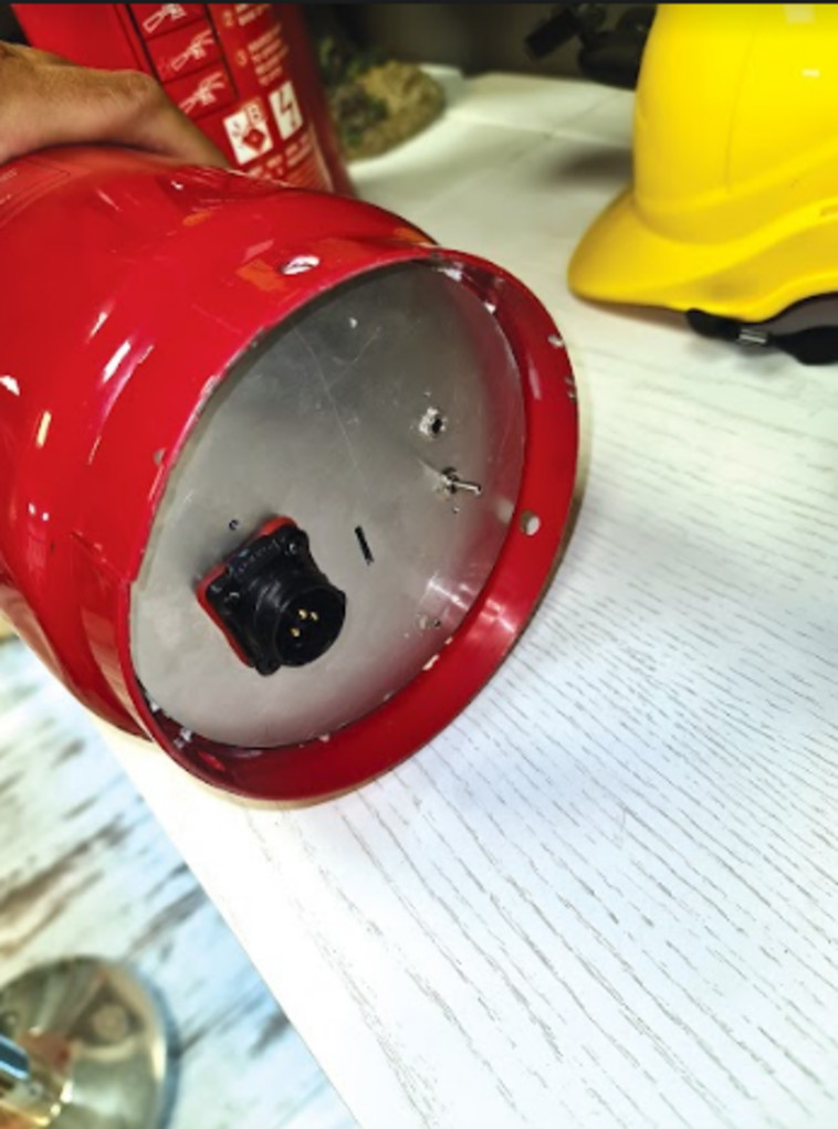 מערכת צילום ושידור בתוך מטף כיבוי