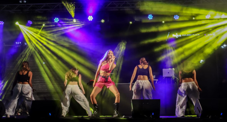 אנה זק במופע סוף הקיץ בפארק אוחיון