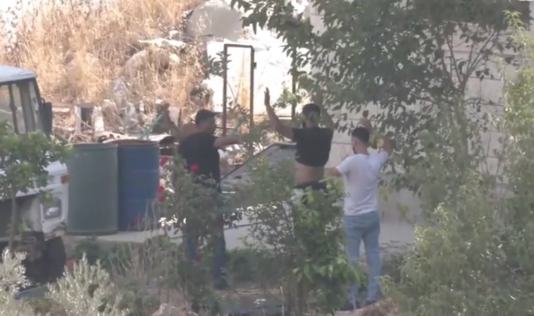 חוליית המחבלים מסגירה עצמה סמוך לשכם