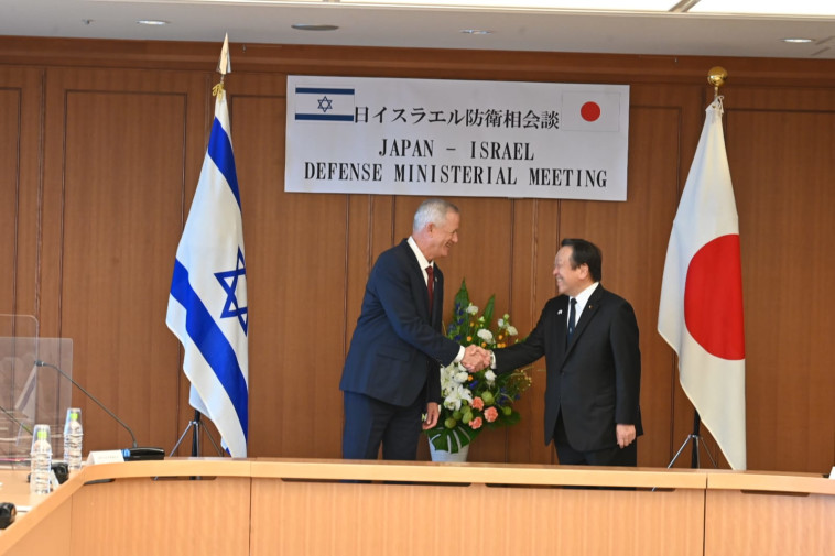 ביקור בני גנץ ביפן