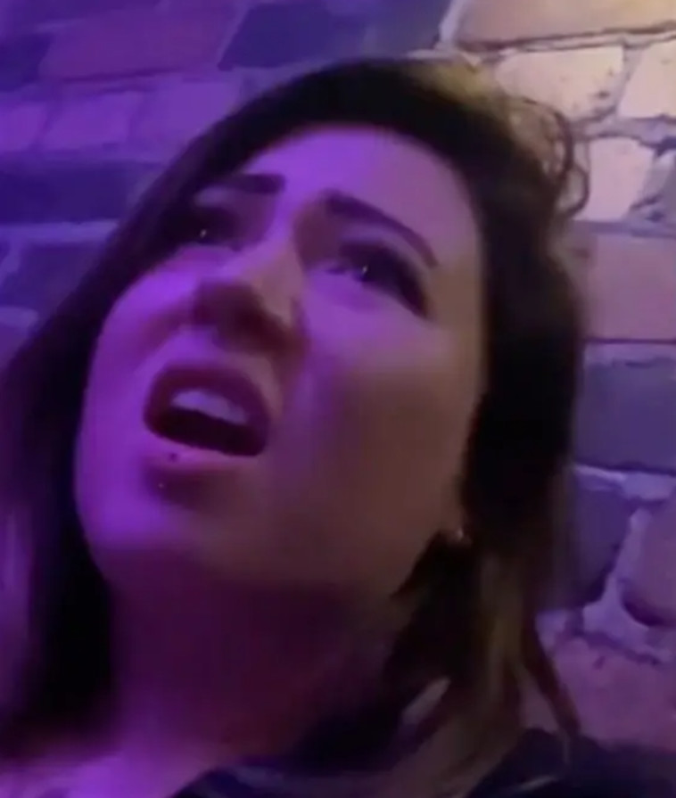 לקסי נותרה המומה, עכשיו היא מחפשת את האישה הנבגדת