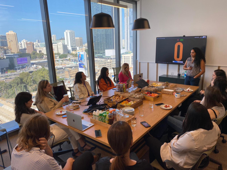 פעילות נשים בסיילספורס