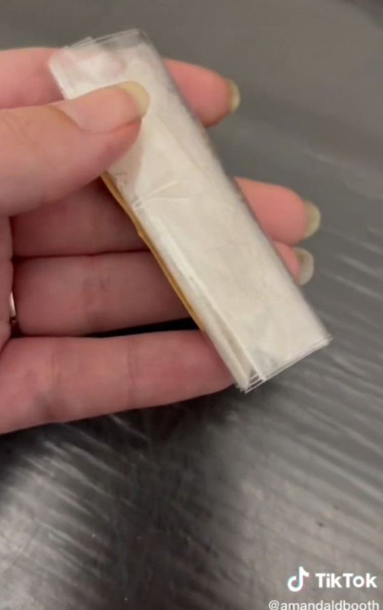 נוזל הזרע לאחר ייבוש, הפך לאבקה ויעורבב עם חימר