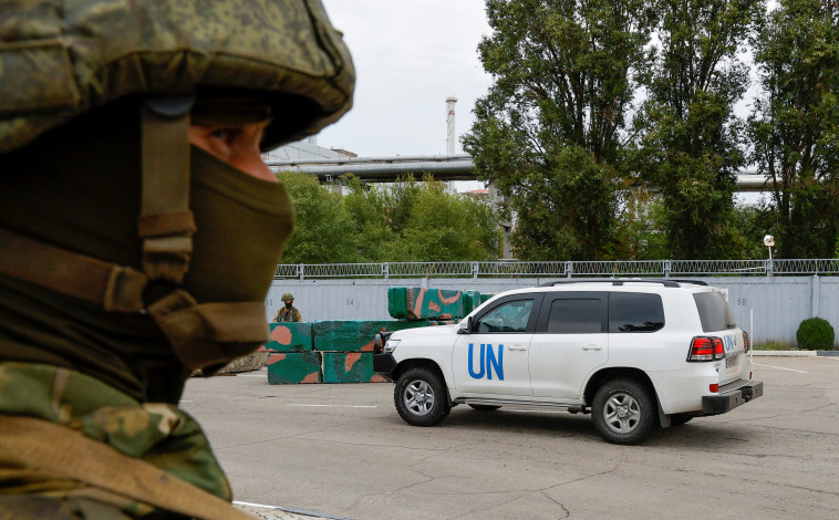 שיירת האו''ם מגיעה למתקן הגרעיני בזפוריז'יה (צילום: REUTERS/Alexander Ermochenko )