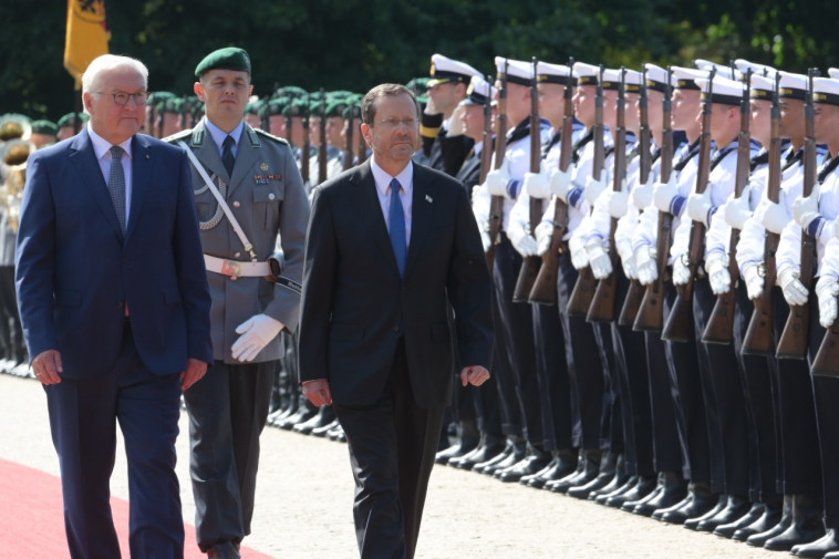 State President Yitzhak Herzog, and German President Frank-Walter Steinmeier (Photo: Amos Ben Gershom/L.A.M.)