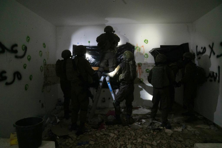 צה''ל הורס את בית המחבל שביצע את הפיגוע בתל אביב (צילום: דובר צה''ל)