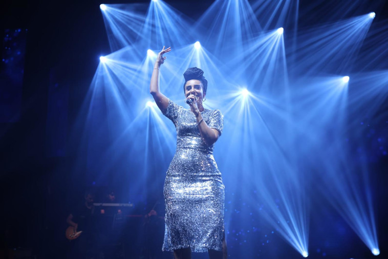 הזמרת נרקיס