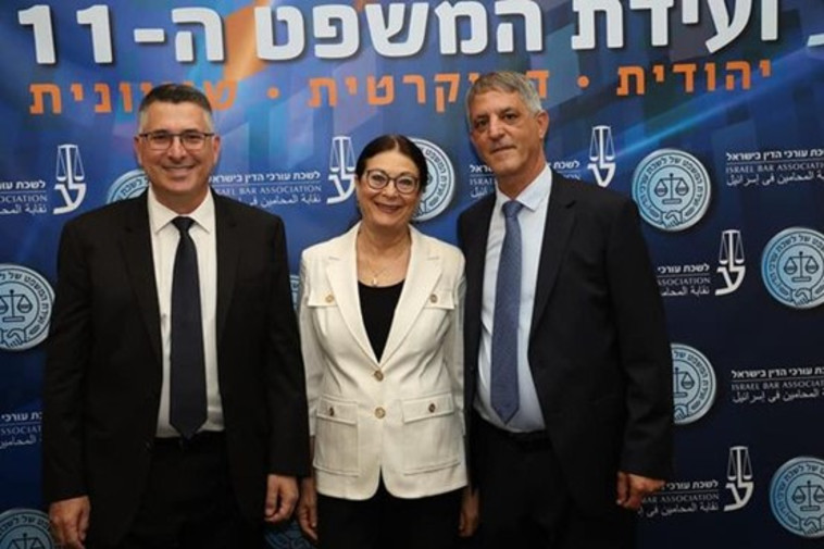 ראש לשכת עורכי הדין אבי חימי והשר גדעון סער