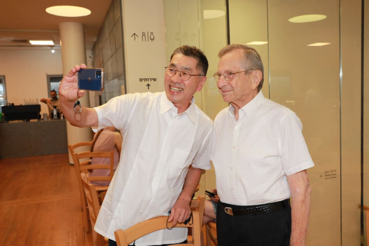 ברל שור והאמן טצואו מיאמג׳מה